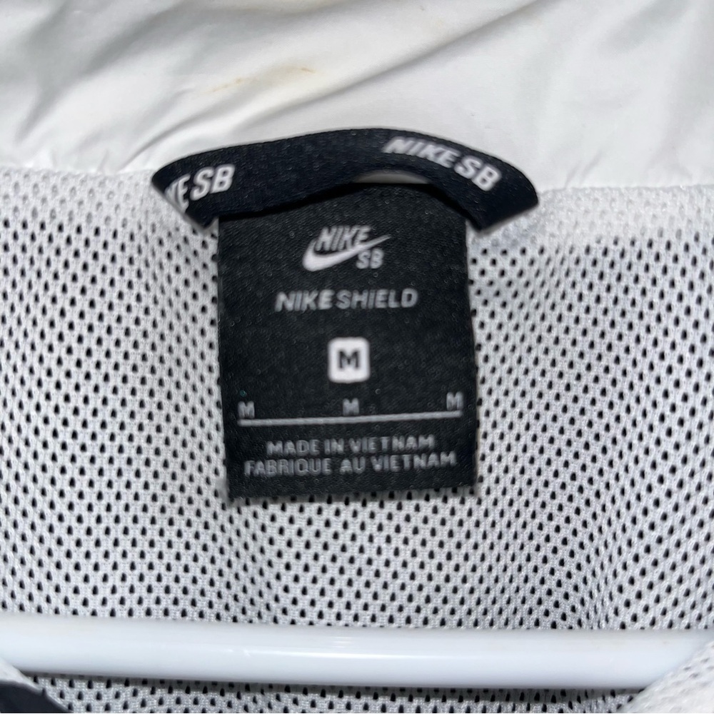 Nike Pullover Lightweight Jacket With Hoodie - image 5